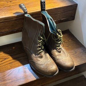 John Fluevog Laureate Brown Leather Wing-Tip Lace-Up Boots. Men's 7 :  Women's 9